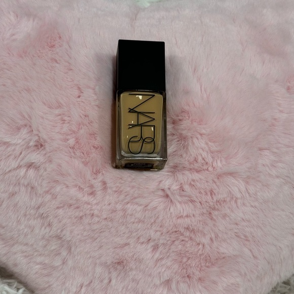 NARS Color: Punjab - M1 - medium with warm undertones, and a golden tone - Picture 16 of 16